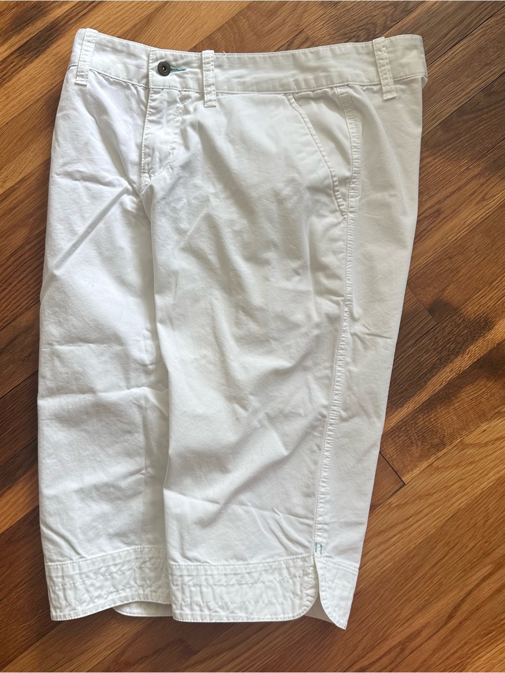 Women's Merrell White Casual Knee Shorts Bermudas Size 4